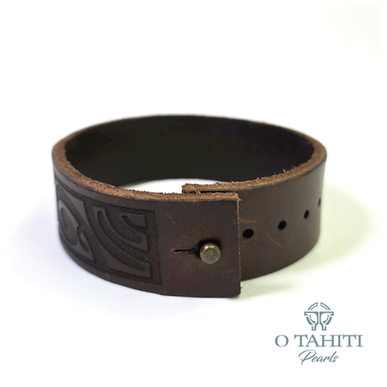 BRACELET DARK BROWN LEATHER WRAP WITH TAHITIAN PATTERNS