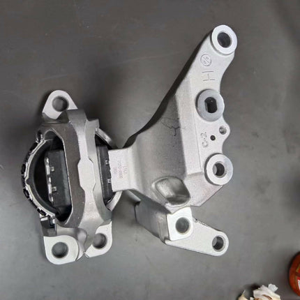ENGINE MOUNT 11210-4BB0B SERENA C26/C29 RIGHT