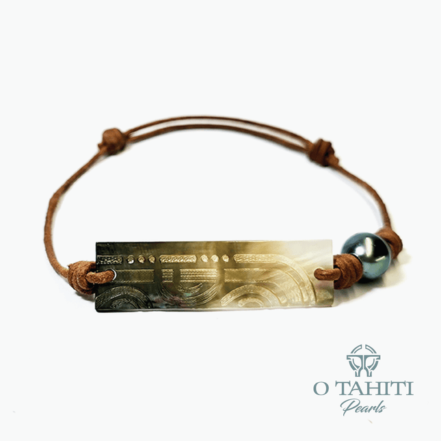 BRACELET LEATHER, 1 PEARL AND A MOTHER OF PEARL RECTAGULAR SHELL ENGRAVED BY HAND - Samoamarket.com